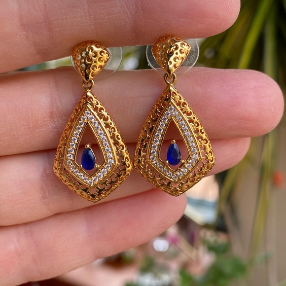 Jewelry - Costume jewelry sapphire/diamond gold tone earrings